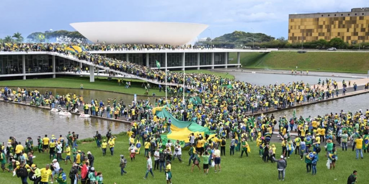 Associações comerciais repudiam ataques às sedes dos Três Poderes