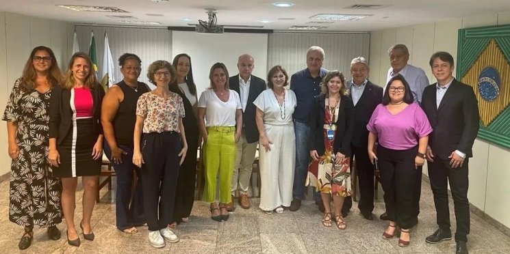 Entidades empresariais recebem presidentes da CACB e do CMEC para encontro