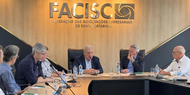 Em visita à Facisc, Cotait fala sobre agenda política, economia e associativismo