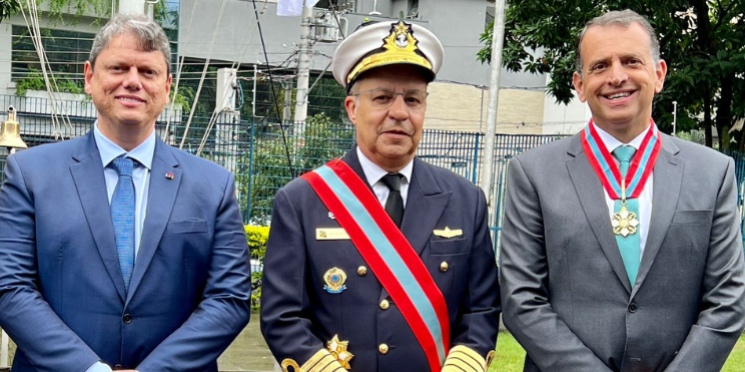 Bertaiolli é condecorado com a medalha Grão-mestre da Ordem do Mérito Naval da Marinha