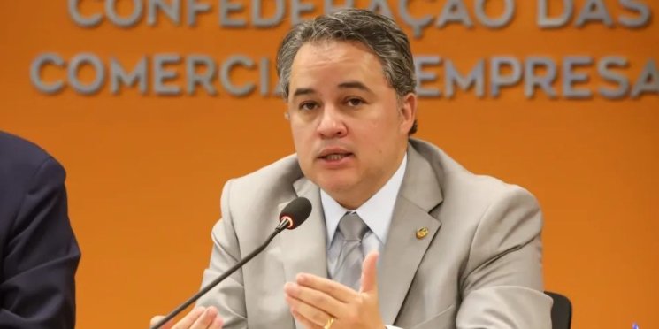 Na CACB, senador Efraim Filho defende reforma tributária favorável ao contribuinte