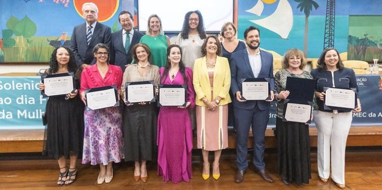 CMEC realiza homenagem ao Dia Florescer da Autoestima