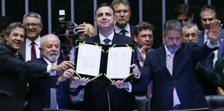 Congresso promulga reforma tributária