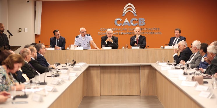 Ministro da Defesa fala sobre oportunidades, parcerias e da necessidade de gerar empregos