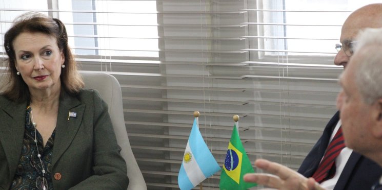 Presidente da Facesp recebe a visita da chanceler da Argentina, Diana Mondino