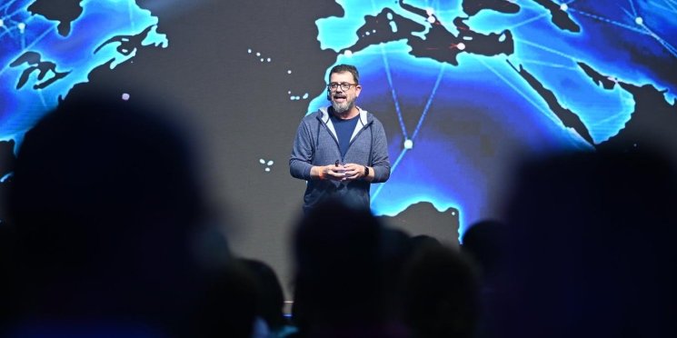 ‘Inteligência artificial é tão revolucionária quanto a criação da internet’