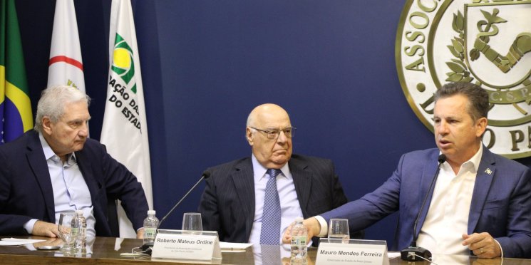 Governador do Mato Grosso explica o que tem feito para organizar logística e finanças do estado