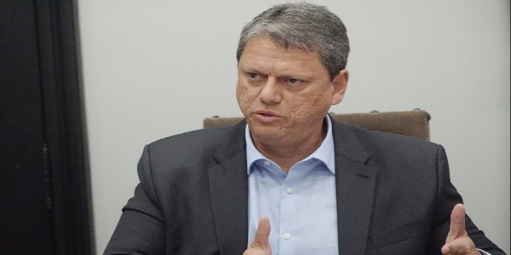 Governador Tarcísio de Freitas promete lutar pelo Simples Nacional na Reforma Tributária