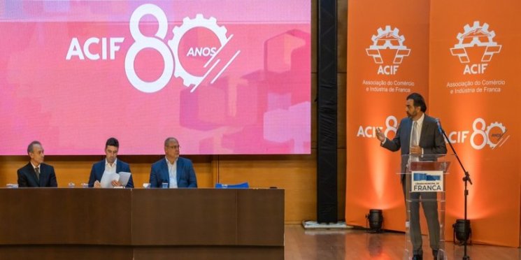 ACIF Franca recebe moção de aplausos pelos 80 anos, em sessão solene na Câmara Municipal