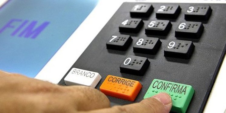 Câmara vai instalar comissão para discutir implantação do voto distrital misto