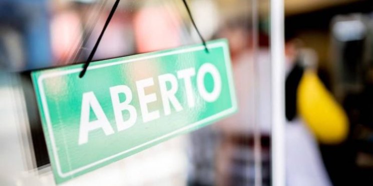 Portaria que restringe abertura do comércio aos domingos e feriados é adiada novamente