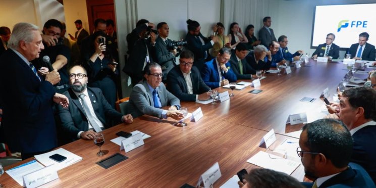 Em reunião com presidente da Câmara, Cotait pressiona por atualização do Simples e defende debate técnico sobre mudanças na jornada de trabalho