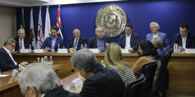 Caiado, Ratinho Jr. e Eduardo Leite apresentam propostas para crescimento econômico, eficiência do Estado e justiça social